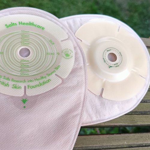 Co zrobić, gdy płytka stomijna nie chce się przykleić?