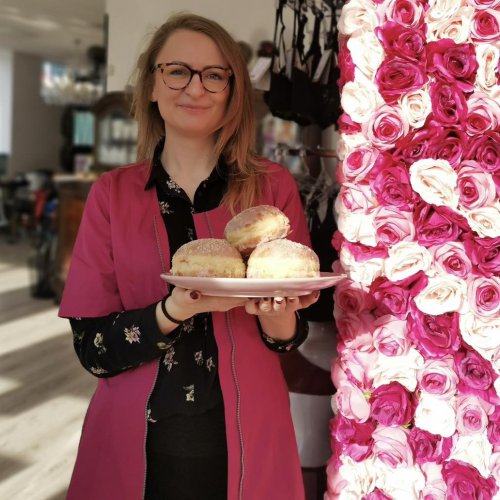 Stomia i pączki. Jak tłuste jedzenie wpływa na pracę stomii