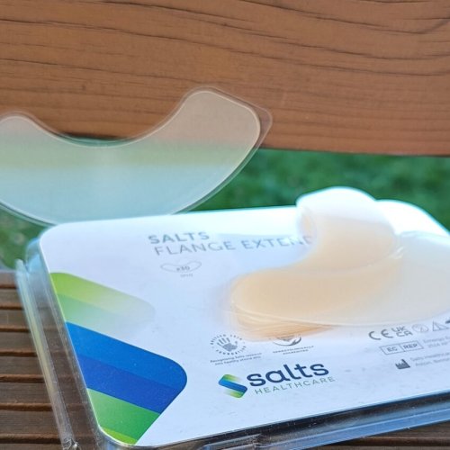 Odklejająca się płytka stomijna? Wypróbuj Salts półpierścień hydrokoloidowy